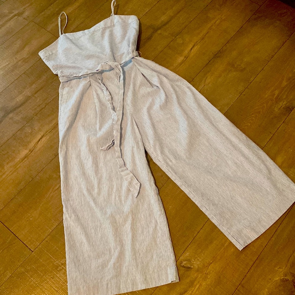 Banana Republic long pant suit.  Gorgeous stripe blue and white.  Ties at waist